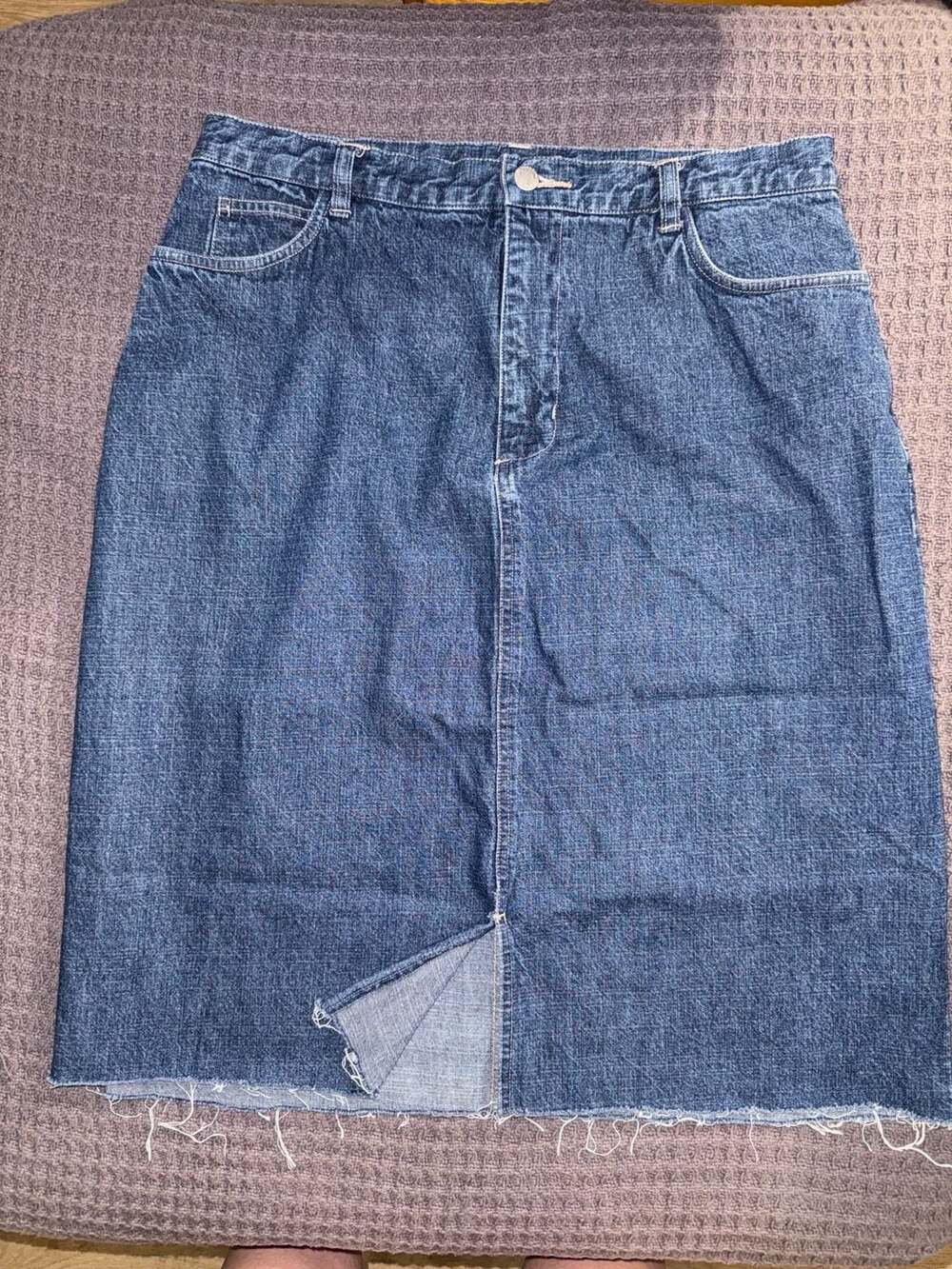 St. John's Bay Vintage Blue Denim Midi Skirt Size 14M Raw Hem Split Front